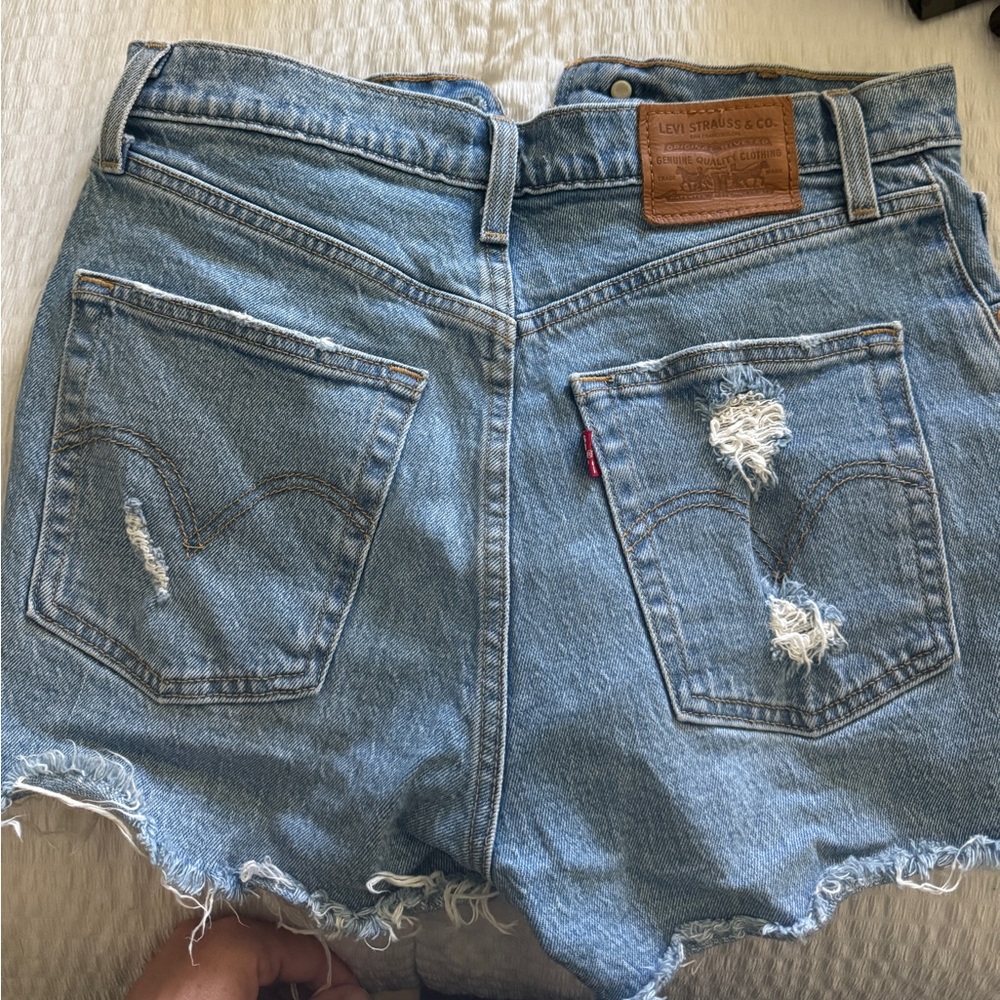 Levi’s Ribcage Denim Shorts Light Wash Blue High Rise – Women’s